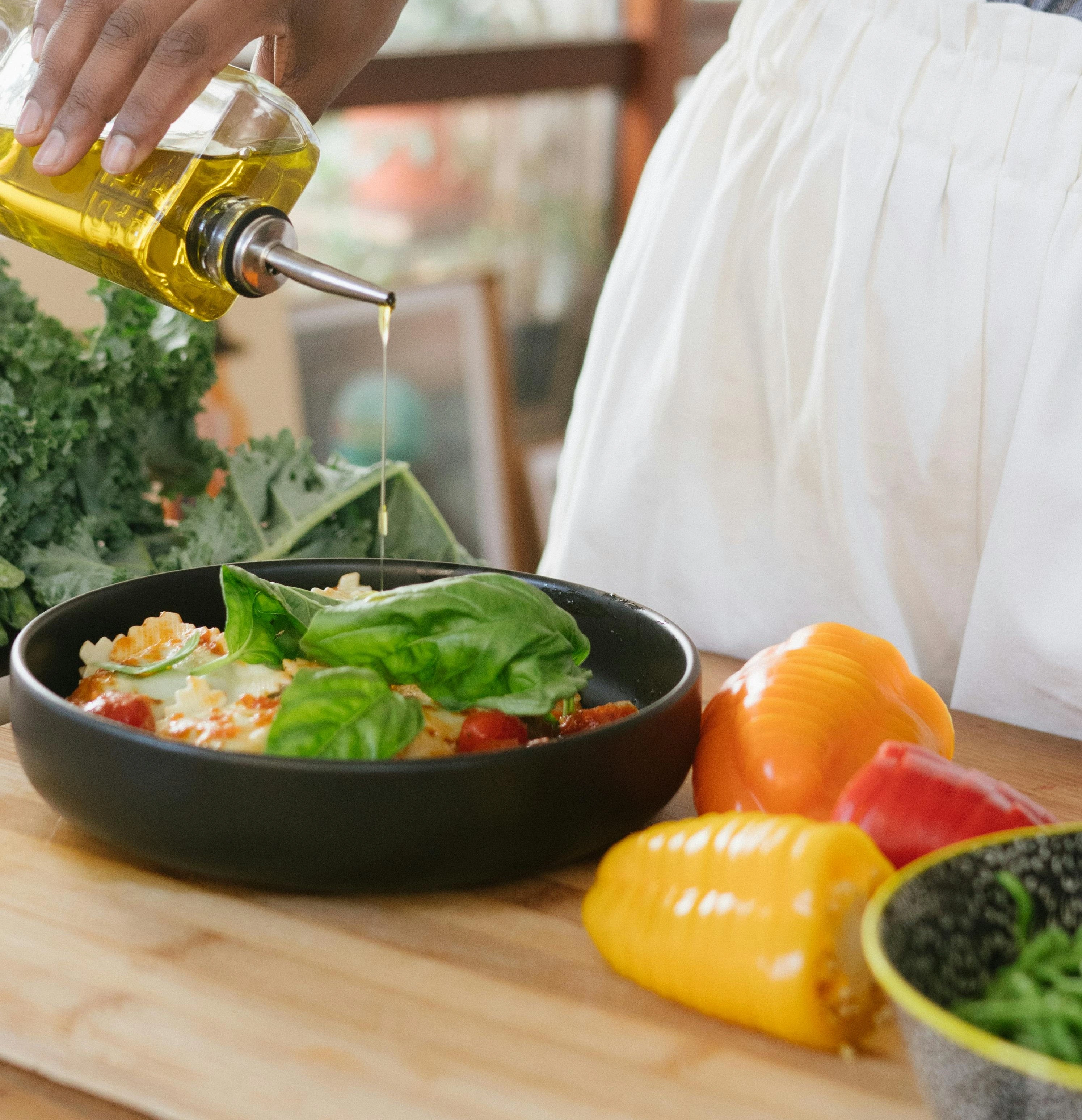 Oliwa z oliwek obniża zły cholesterol i ciśnienie – jak ją stosować?